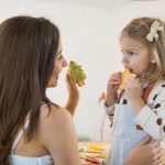 Creating Healthy Eating Habits in the Age of Screens